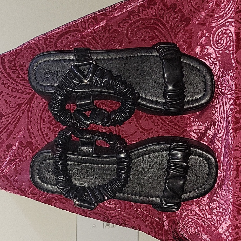 NWOT Platform Sandals
